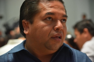 El líder de la bancada del PRD en el Congreso estatal, Emiliano Ramos, no se la cree: le ganaron al PRI la Gran Comisión.